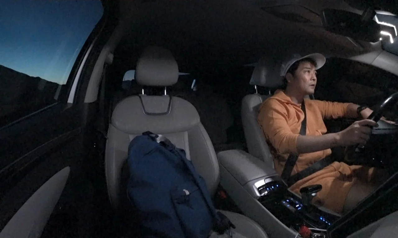 어둠 속 도로를 달리는 전현무 / 사진=MBC '나 혼자 산다'