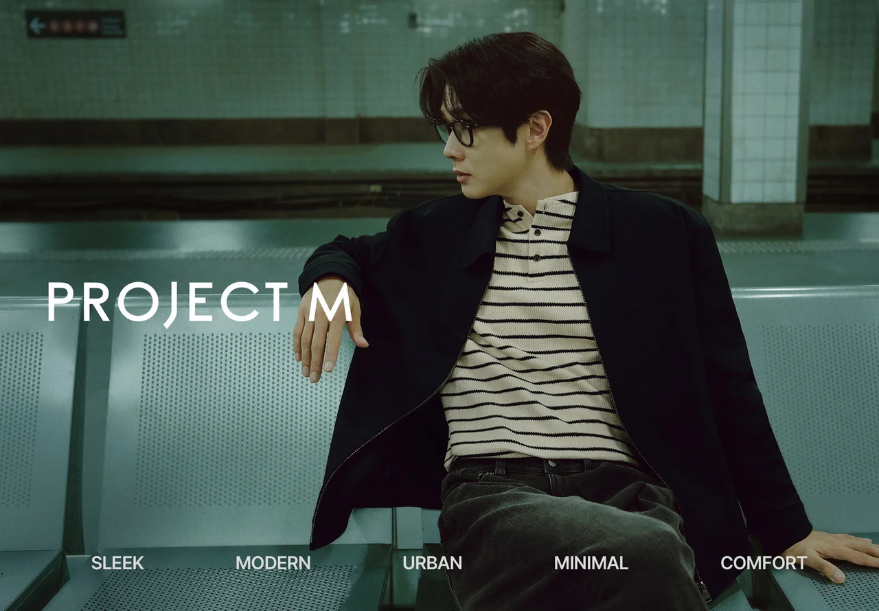 스트라이프 니트와 재킷을 매치한 최우식의 캠페인 컷 / 사진=프로젝트엠