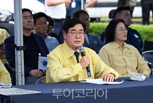박찬대 인천광역시장이 20일 포스코인터내셔널 인천LNG복합잘전소에서 열린 '에너지복합시설 드론 공격 대응 훈련'에서 격려사를 하고 있다.