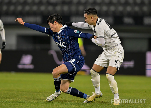 정재민(왼쪽, 서울이랜드), 베니시오(오른쪽, 성남FC). 서형권 기자