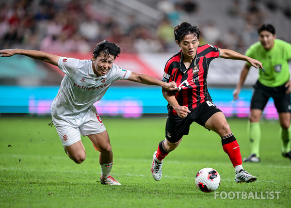 정호진(왼쪽, 부천FC), 황도윤(오른쪽, FC서울). 서형권 기자