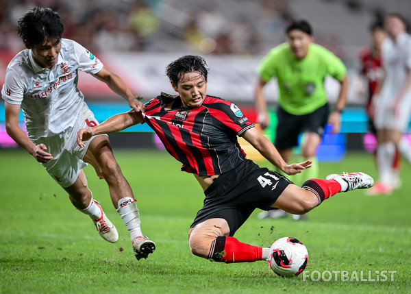 정호진(왼쪽, 부천FC), 황도윤(오른쪽, FC서울). 서형권 기자
