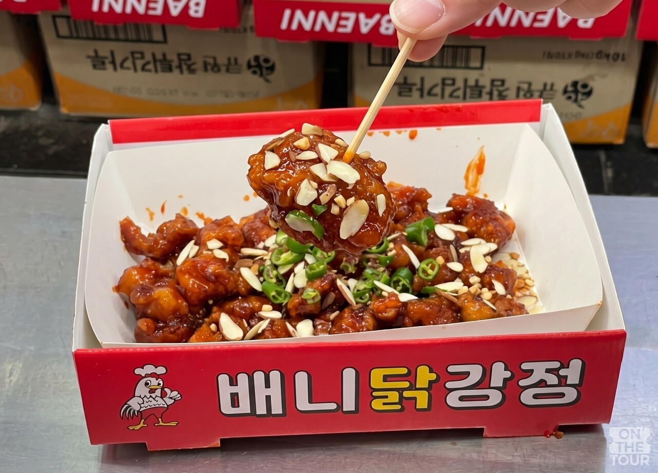 강릉중앙시장 닭강정. (AI 생성) / 온더투어