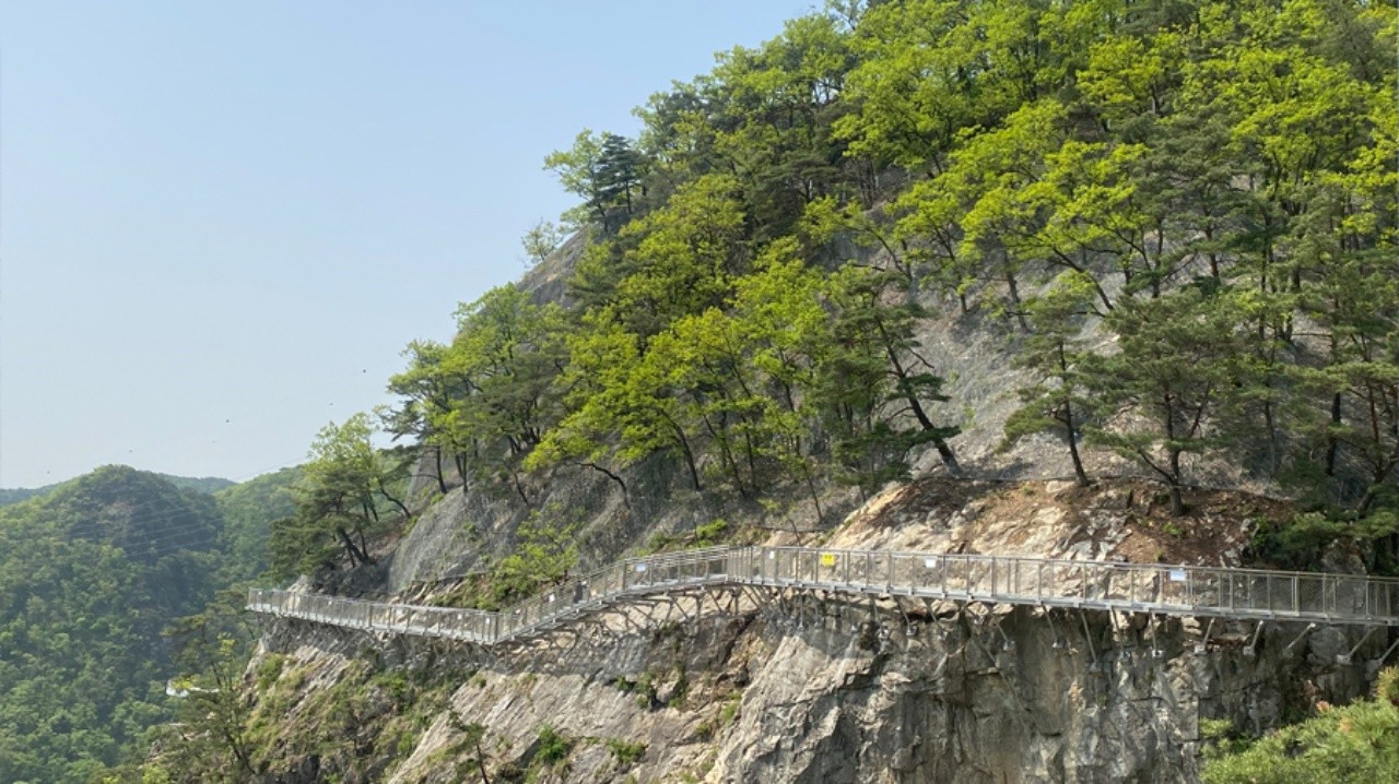 소금산 그랜드밸리 소금잔도 전경. / 원주관광 제공