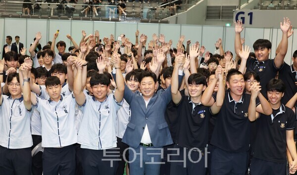 28일 포항실내체육관에서 열린 ‘학생이지만 취업은 하고 싶어’ 포항 직업계고 취업박람회./사진-포항시