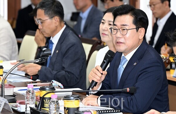 박찬대 인천광역시장이 31일 시청 장미홀에서 열린 '더불어민주당 인천시당-인천시 당정협의회'에서 인사말을 하고 있다.