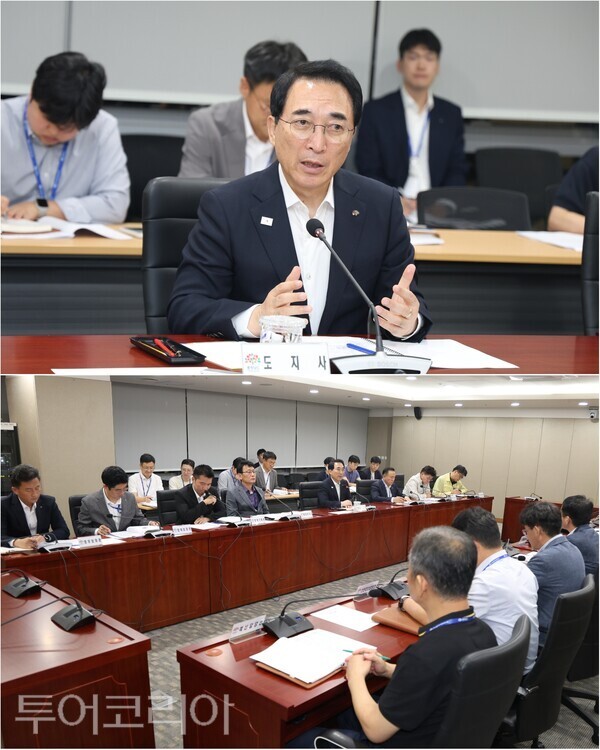 ▲박수현 충남지사는 귀국 직후인 지난 29일 밤 도청 중회의실에서 홍종완 행정부지사, 구본영 정무부지사, 실·국장 등 30여 명이 참석한 가운데 지천댐 관련 긴급 현안회의를 열고 향후 대응 방향을 집중 논의했다. /사진-충남도(편집 류석만 기자)