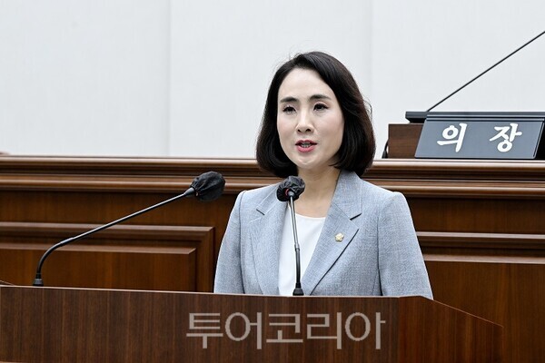 김포시의회 정영혜 의원이 31일 오전 열린 제270회 임시회 제1차 본회의에서 5분 자유발언을 하고 있다.