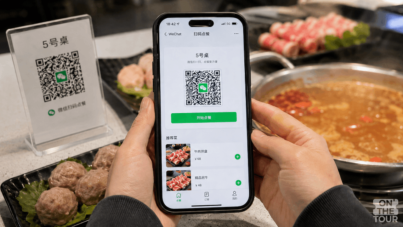 식당 테이블에 부착된 QR코드를 인식해 스마트폰으로 직접 음식을 주문하는 위챗. (AI 생성) / 온더투어