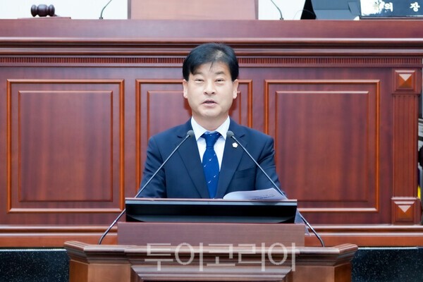 5분 자유발언에 나서 '동해안 관광자원 이용을 위한 대중교통 인프라 구축'을 주문한 주동열 경주시의회 경제산업위원장./사진-경주시의회