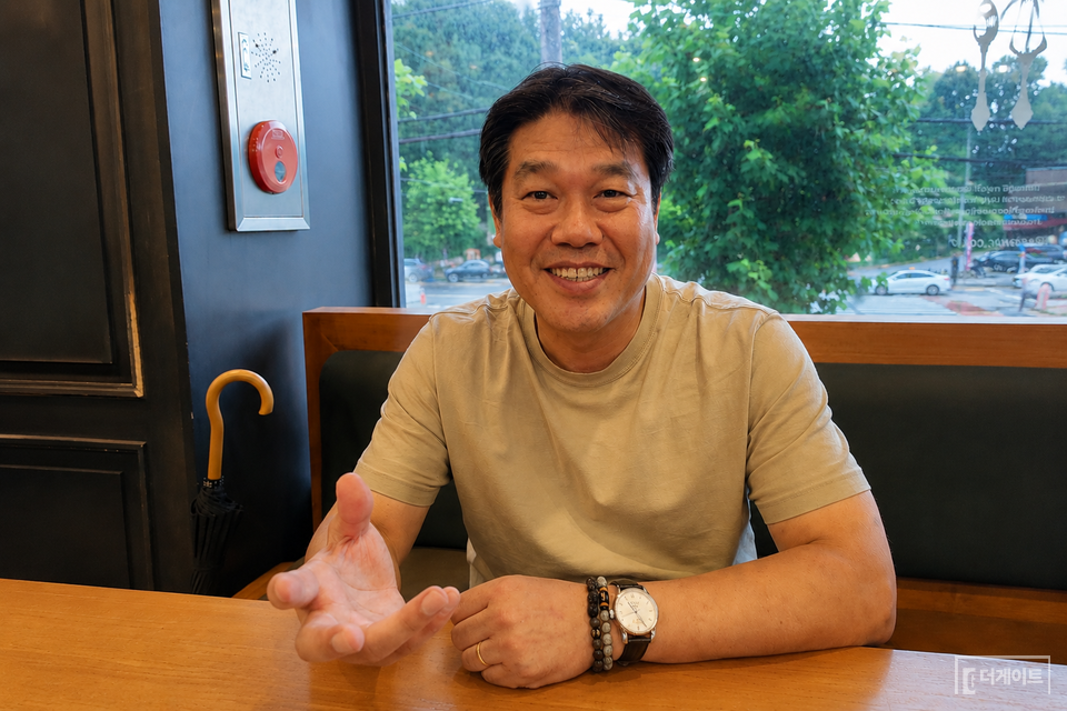 더게이트는 기자회견문 작성에 참여한 오동현 변호사(검사를 검사하는 변호사모임 공동대표)에게 이번 사안의 법적 쟁점과 김 전 지사, 김병지 강원FC 대표이사의 책임 가능성, 추가 고발 계획을 물었다. (사진=더게이트)