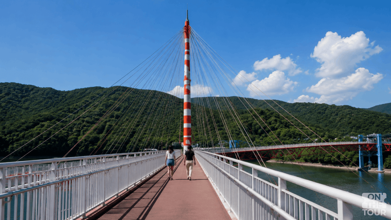 남산 둘레길과 수변공원까지 이어지는 보행자 전용 산책로. (AI 생성) / 온더투어