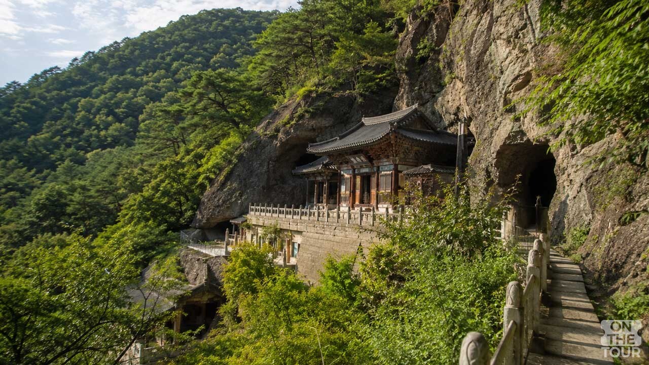 송운사 석굴 외관. (AI 생성) / 온더투어