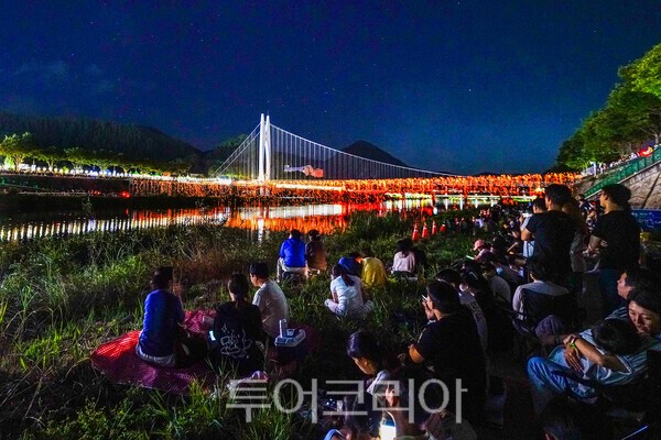 사진 / 무주 남대천에서 펼쳐지는 낙화놀이_투어코리아 유지훈 기자