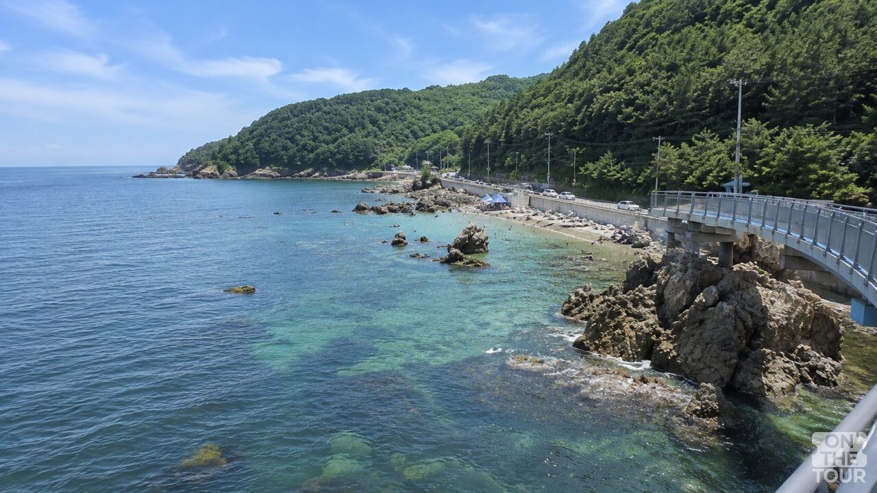 백섬해상전망대 해안도로. (AI 생성) / 온더투어