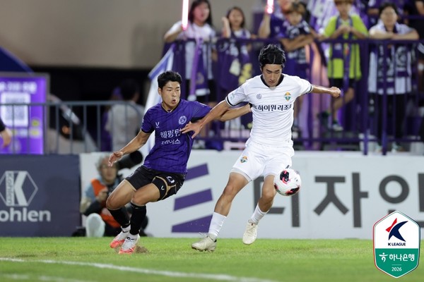 서민우(강원FC). 한국프로축구연맹 제공