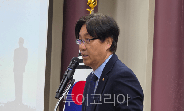 7일 오전 국회의원회관 제1소회의실에서 ‘미주도산기념관’을 건립하고 차세대 한민족 교육 전략을 모색하는 국회 정책세미나에서 곽도원 미주도산안창호기념사업회 회장이 환영사를 하고 있다. 2026.09.07. / 투어코리아 이창호 기자