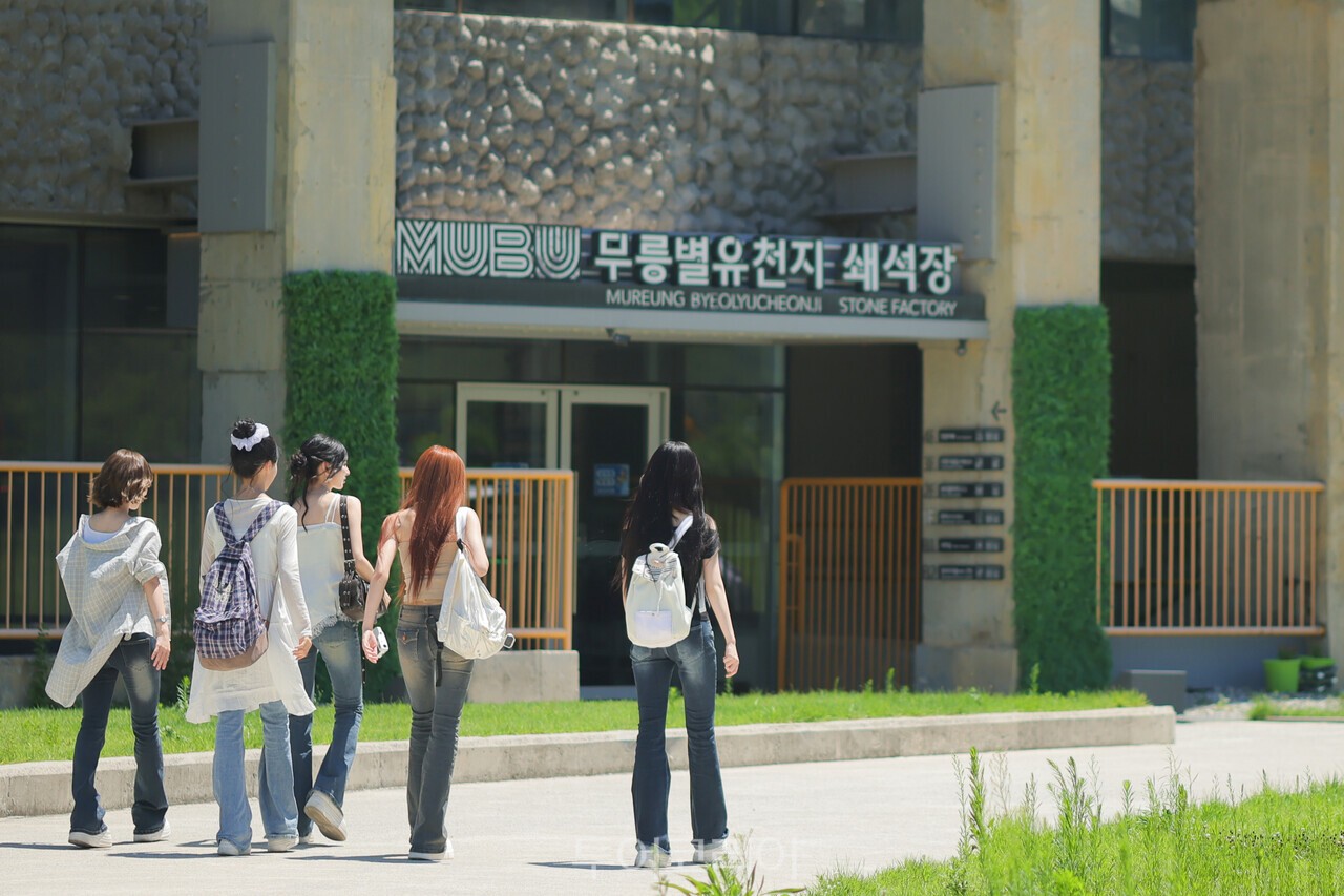 리센느가 출연한 유튜브 콘텐츠 ‘동해 수학여행’이 3부작으로 제작됐다. /사진동해시