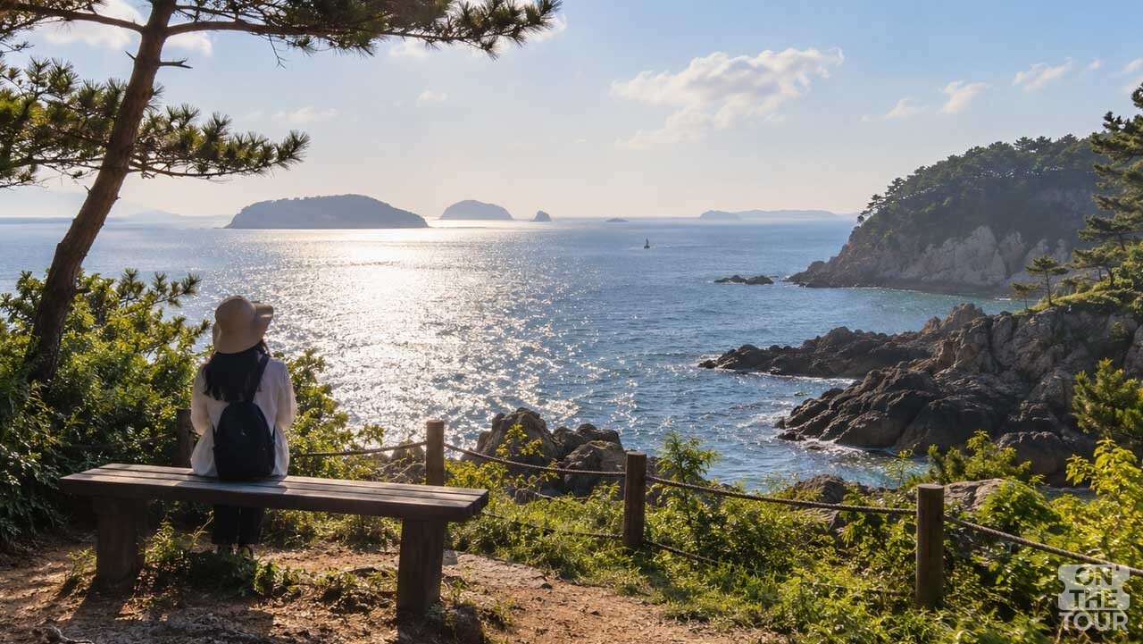 죽도 해안 쉼터에서 바라본 서해와 섬 풍경. (AI 생성) / 온더투어
