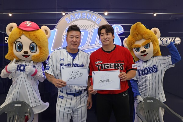 달빛시리즈를 앞두고 만난 최형우와 나성범(사진=삼성)