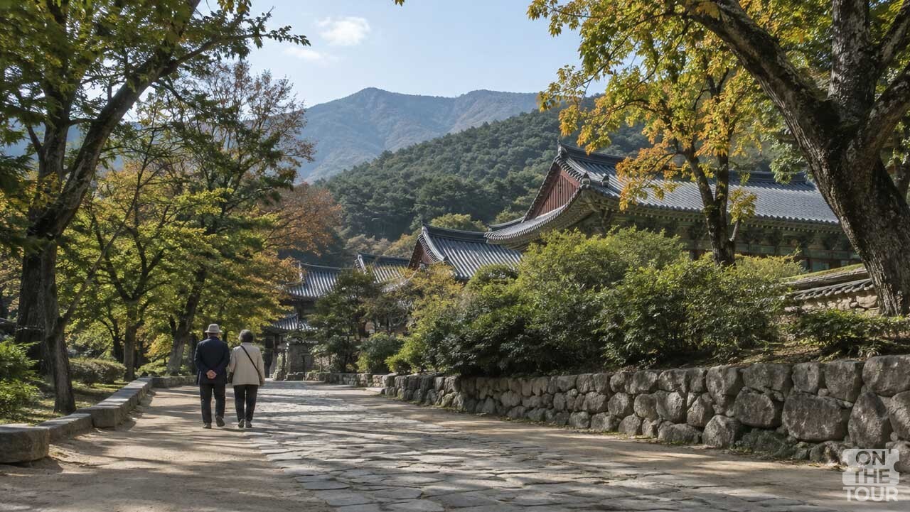 지리산 자락 아래 고즈넉한 사찰 전각과 산책길이 어우러진 화엄사 풍경. (AI 생성) / 온더투어