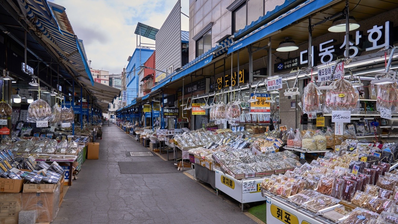부산 자갈치시장 전경. / Mirko Kuzmanovic-shutterstock
