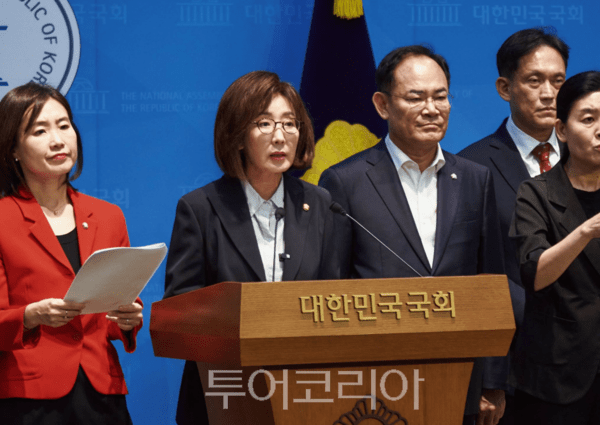 기자화견 사진 페이스북 캡쳐