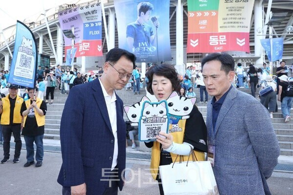 민경선 고양시장(왼쪽)과 신영호 일산서구청장이 현장 안전점검에 나섰다/투어코리아뉴스 김경남 기자 사진=고양시