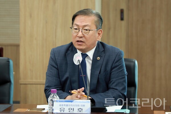 ▲유인호(보람동·더불어민주당) 세종시의회 부의장의 주재로 지난 8일 세종시의회 의정실에서 열린 ‘세종특별자치시 자치경찰제 시행 실태 점검 및 제도 개선을 위한 간담회’ 모습. /사진-세종시의회