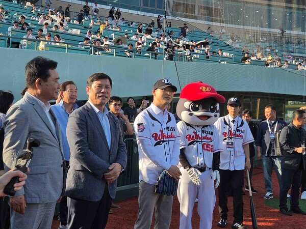 KBO 허구연 총재, 문수야구장 방문(사진=KBO)