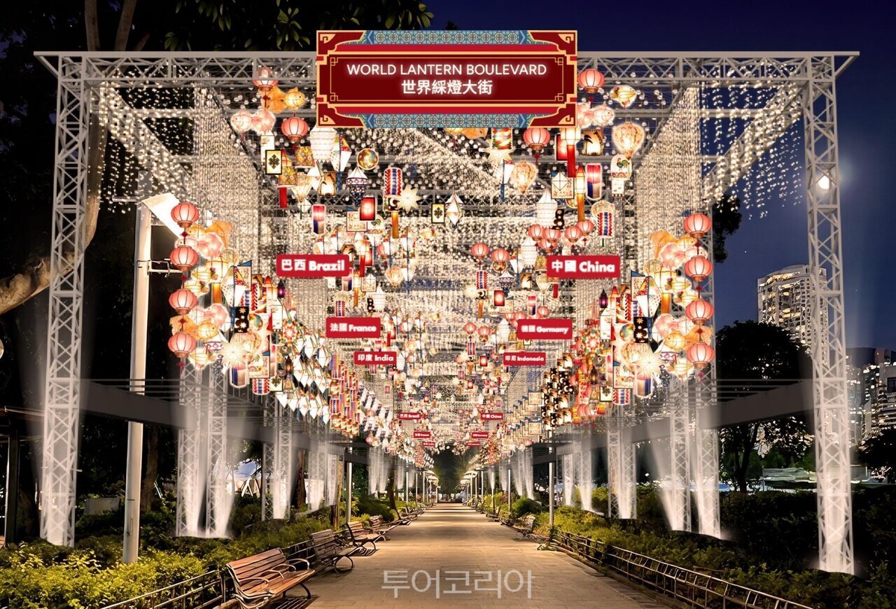 홍콩 중추절 행사 공식 포스터 홍콩 타이항 파이어 드래곤 댄스 세계 등불 거리(World Lantern Boulevard 홍콩 타이항 파이어 드래곤 댄스 나무 그림자로 흐르는 빛(Shadowlight) /사진-홍콩관광청