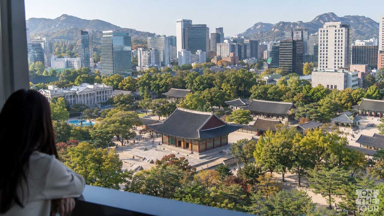 정동전망대에서 내려다본 덕수궁 일대와 서울 도심 전경. (AI 생성) / 온더투어