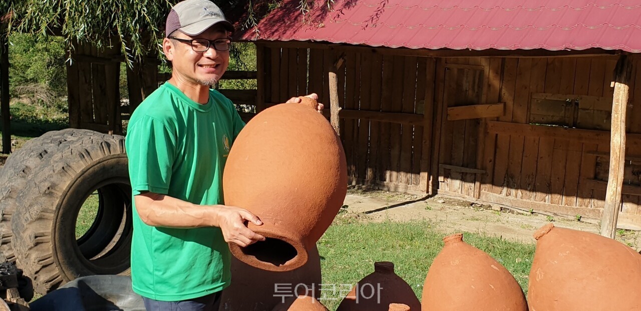 유약을 바르지 않은 투박한 모습의 크베브리ⓒ김홍덕