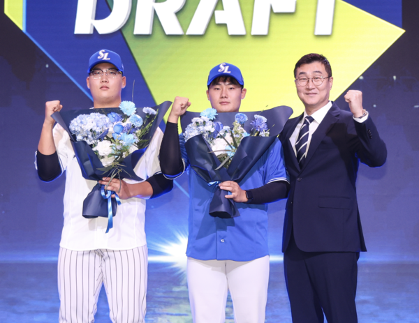 삼성 라이온즈의 신인 선수들. 김민훈과 임영주(사진=삼성)