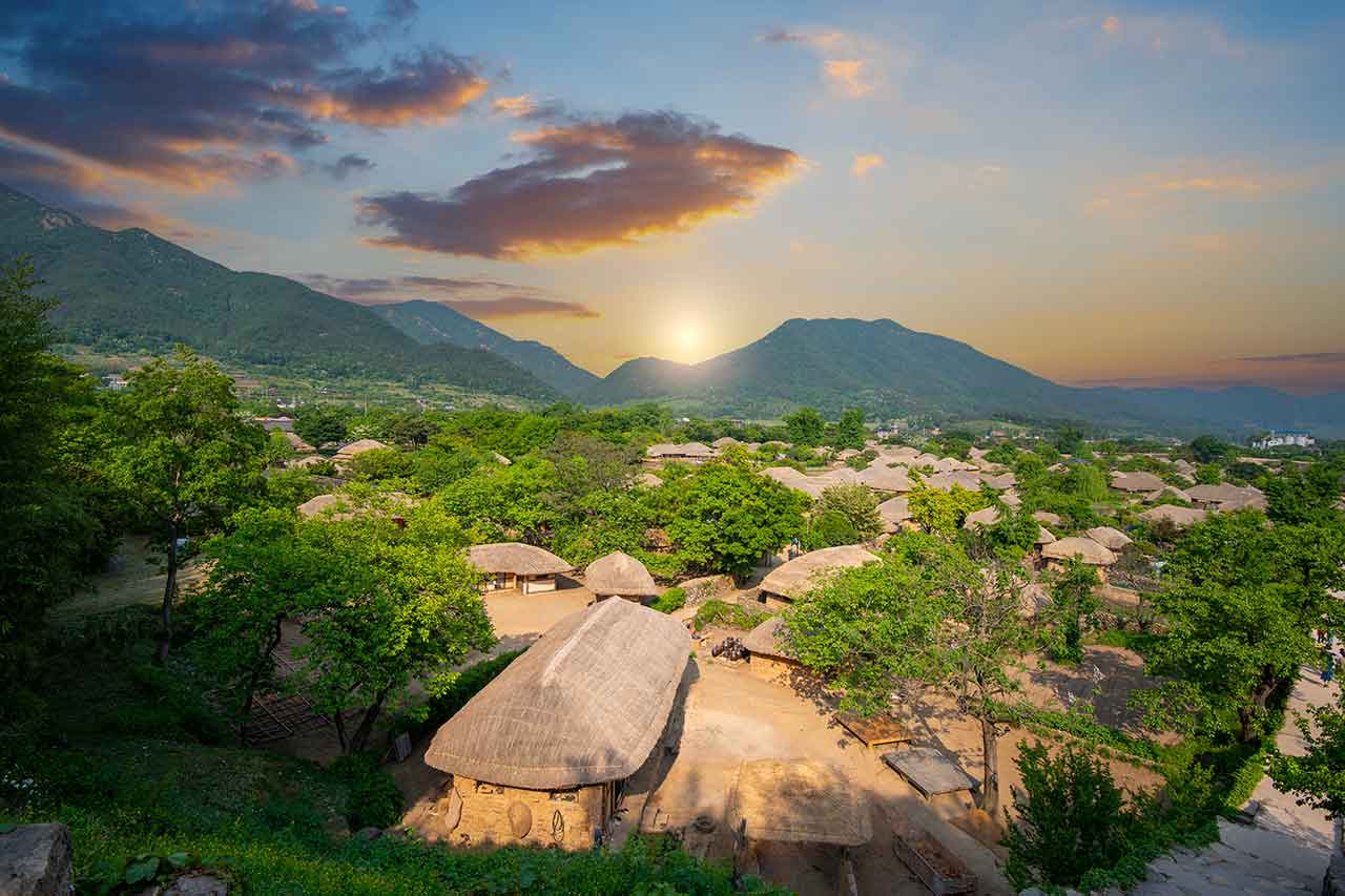 낙안읍성마을의 가을 하늘. / ST_Travel-shutterstock.com