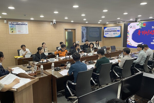 영주시는 풍기인삼축제를 앞두고 안전점검 실무회의를 하고 있다./사진-영주시