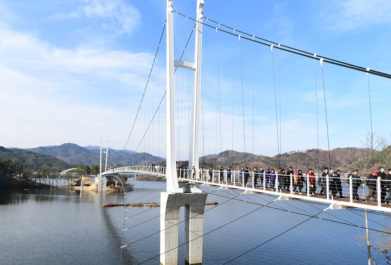부항댐 출렁다리. / 사진=김천시 제공