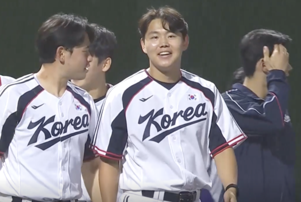 승리를 기뻐하는 대표팀(사진=중계방송 화면)