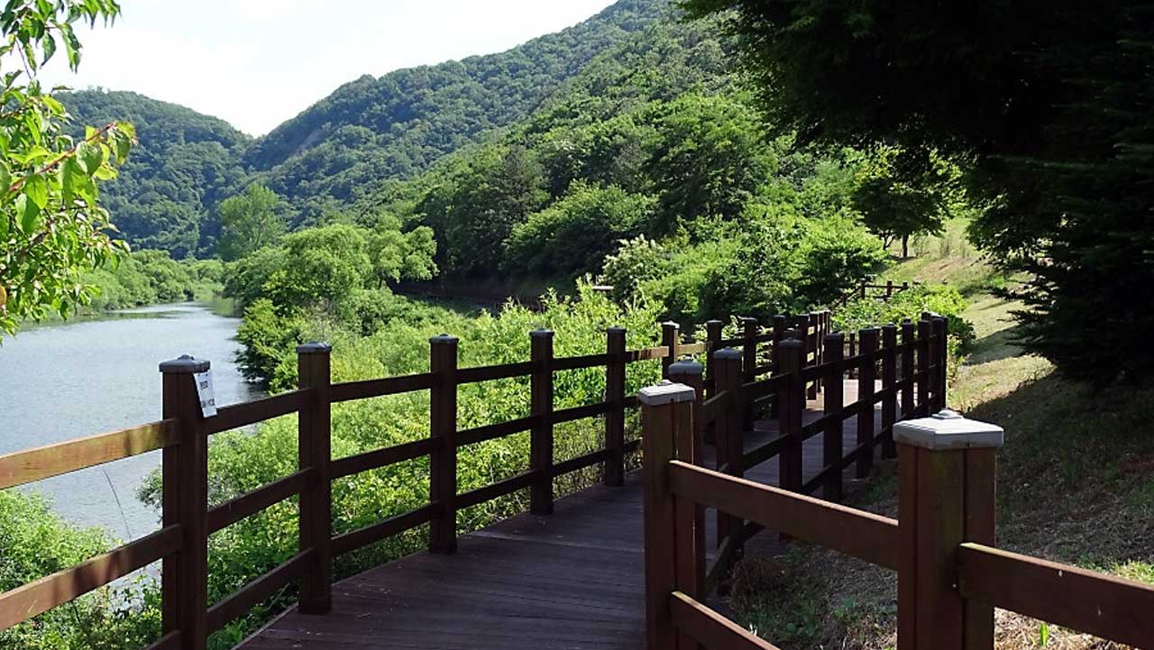 백방산 자락과 추령천을 나란히 끼고 걷는 보행로. / 순창군 공식 블로그