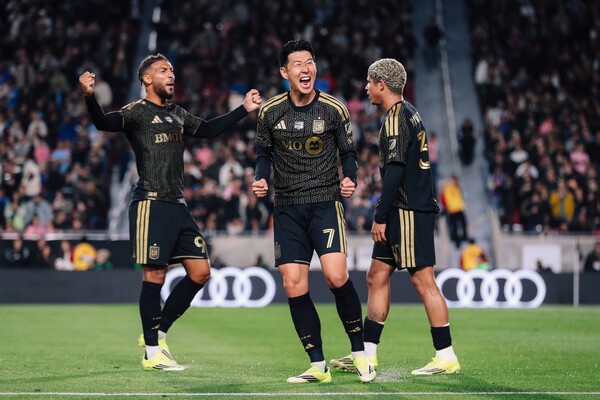 환호하는 손흥민(사진=LAFC SNS)