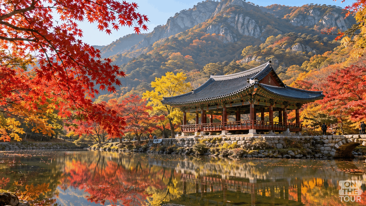 장성 백양사 쌍계루와 연못 주변을 붉게 물들인 가을 단풍 풍경. (AI 생성) / 온더투어