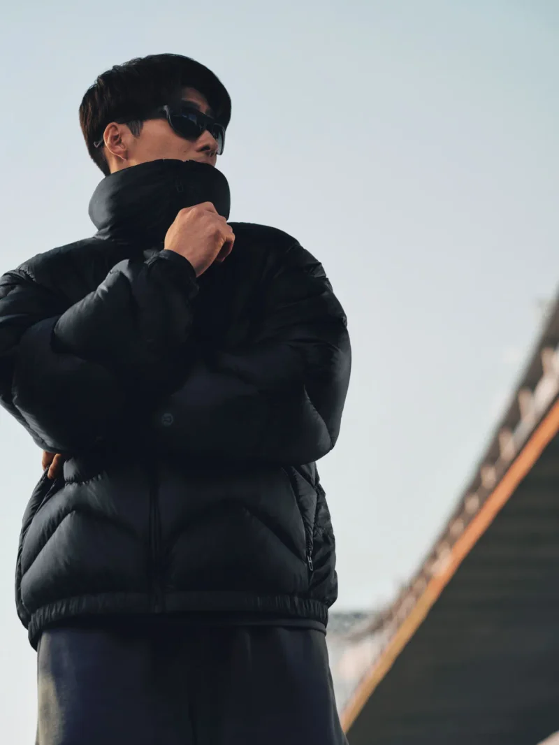 써모젠 재킷을 착용한 모델 / 사진=룰루레몬