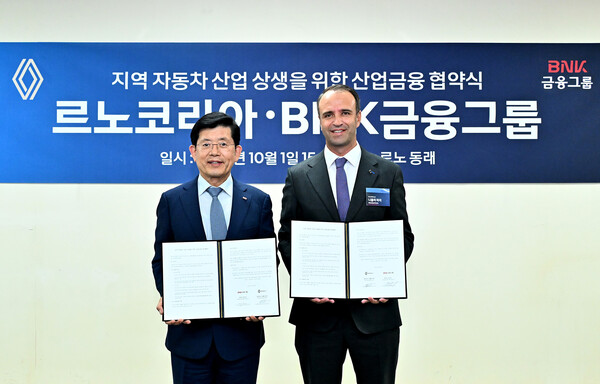 (사진 왼쪽부터)빈대인 BNK금융그룹 회장, 니콜라 파리 르노코리아 대표이사 (사진=BNK금융그룹 제공)