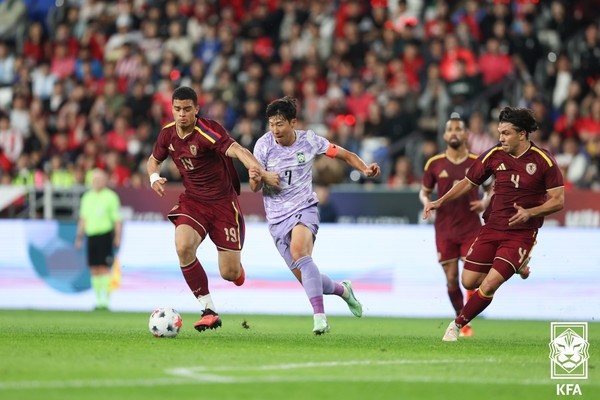 손흥민(가운데, 남자 축구대표팀). 대한축구협회 제공