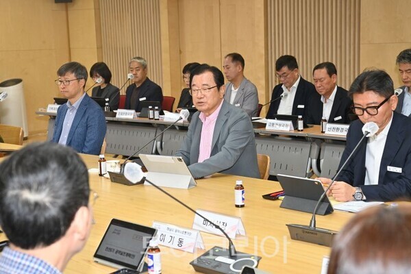 ‘민선 9기 공약이행평가단 발대식 및 제1차 정기회의’ 주재하는 이현재 시장/투어코리아뉴스 정명달 기자 사진=하남시