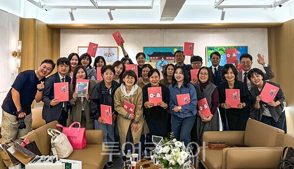 사진 / 로사.C 남대문 알파갤러리서 오늘은 뭐해 초대 개인전에 참여한 모습