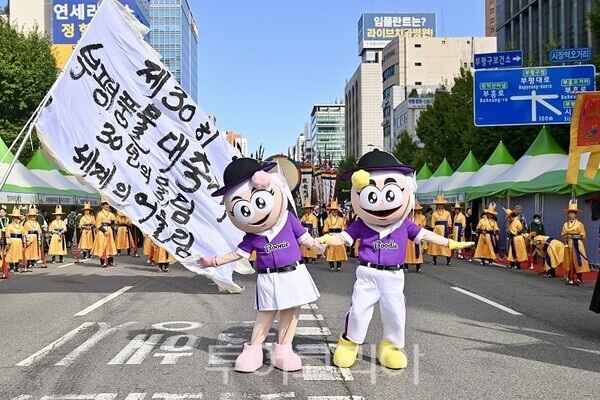 인천 부평구(가 10월 2일부터 4일까지 신트리공원, 부평대로, 굴포천 일원에서 ‘제30회 부평풍물대축제’를 개최하고 있다.