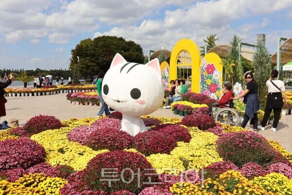 2026고양가을꽃축제가 열리는 일산호수공원 풍경/투어코리아뉴스 김경남 기자 사진=고양시
