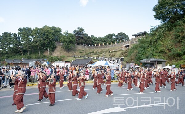 ▲‘웅진성 퍼레이드’ 모습. /사진-공주시