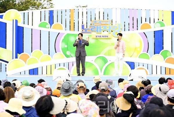 전국노래자랑 파주시편 에서 인사말하는 손배찬 파주시장/투어코리아뉴스 김경남 기자 사진=파주시